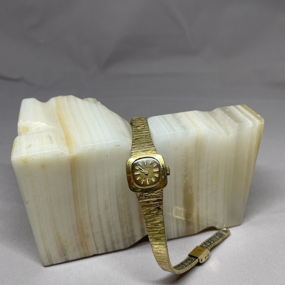 Vintage Waltham Womens 17 Jewels Wind Up watch with 10KT R.G.P Krestenmade band